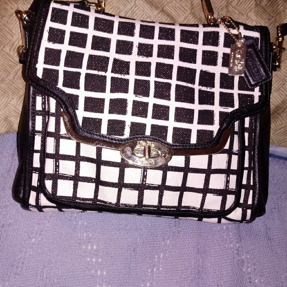 COACH HANDBAG